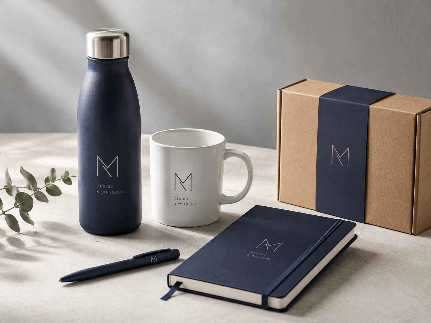 Hochwertiges Geschenkset mit Flasche, Tasse, Notebook und Verpackung